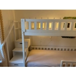 Łóżko piętrowe ze schodami